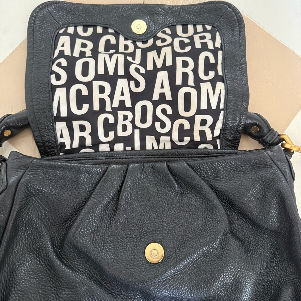 Marc Jacobs Black Pebbled Leather Crossbody with Gold Plaque - Picture 3 of 5
